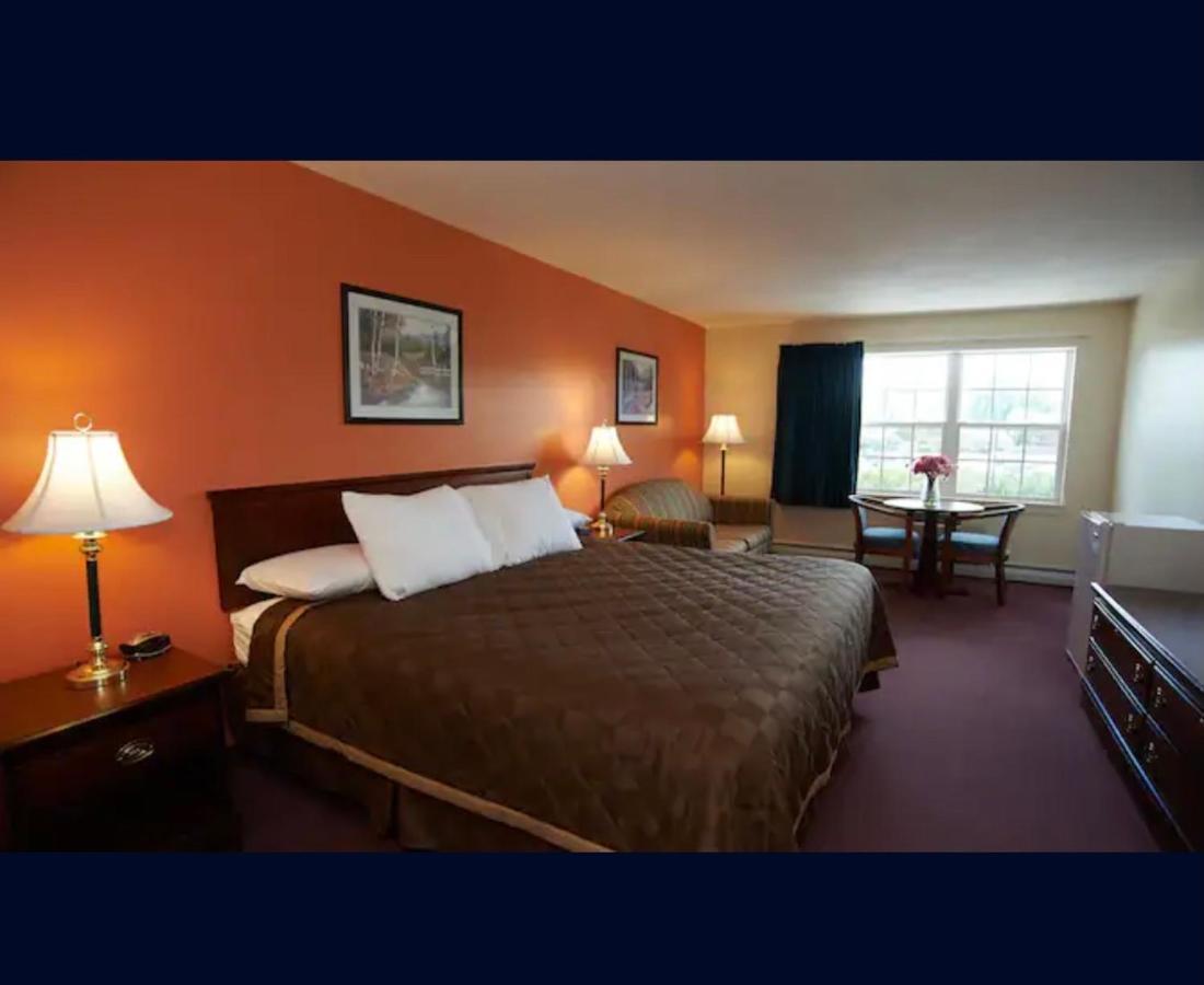 Coos Motor Inn Lancaster Exterior photo